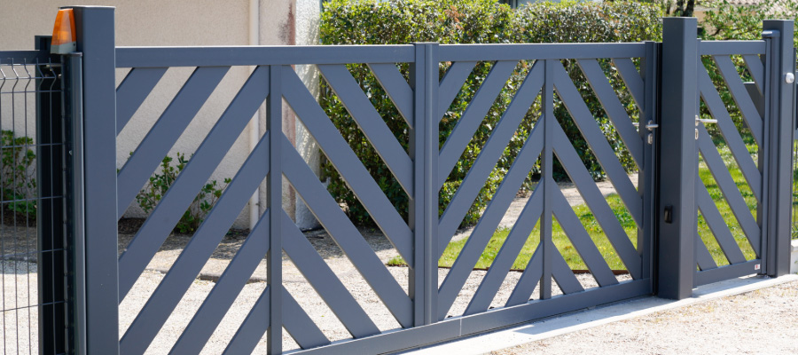 Portail coulissant en aluminium ajouré