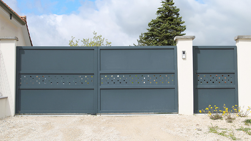 Portail en aluminium personnalisé pour une maison